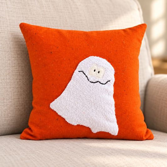 Kissen Geist 30x30, flauschig weißes Gespenst aufgenäht auf oranges Kissen aus Sweat. Kinderkissen Gespenst