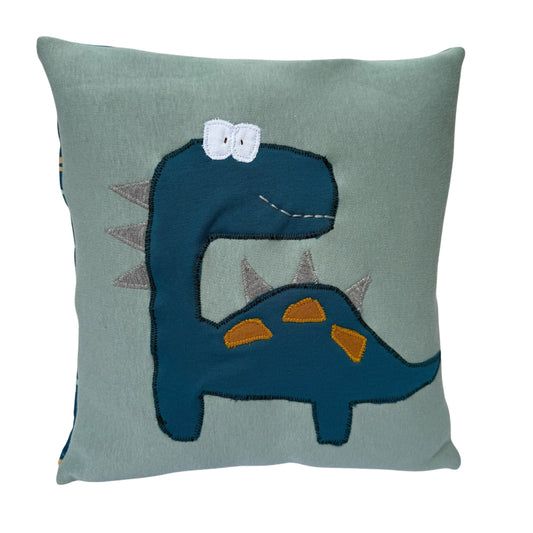 Reisekissen Dino 30x30 cm – Handgenähtes Kinderkissen für Auto, Urlaub & Kindergarten