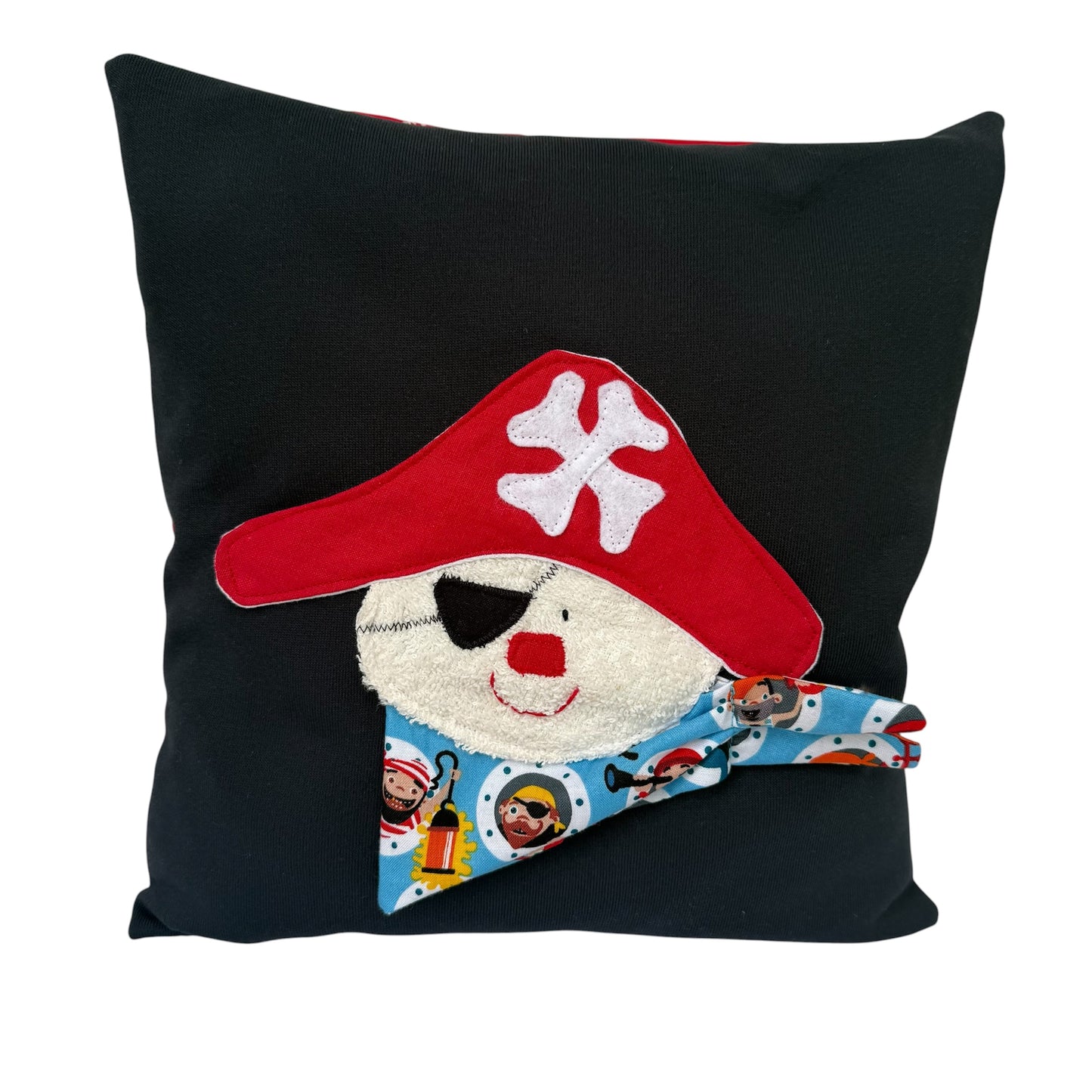 Reisekissen Pirat 30x30 cm – Handgenähtes Kinderkissen für Auto, Urlaub & Kindergarten