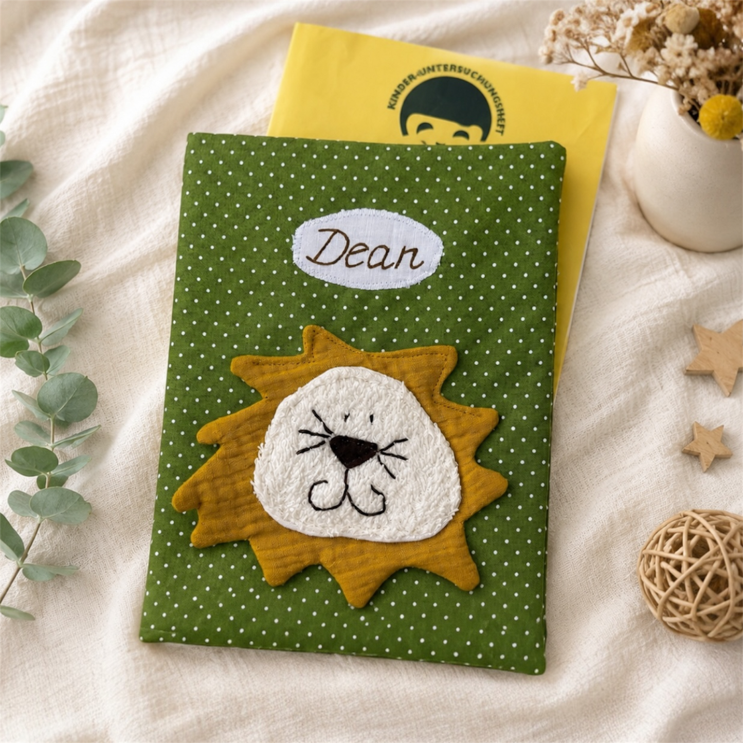 U-Heft Hülle Löwe mit Name – Kinderuntersuchungsheft aus Baumwolle | Personalisiertes Babygeschenk
